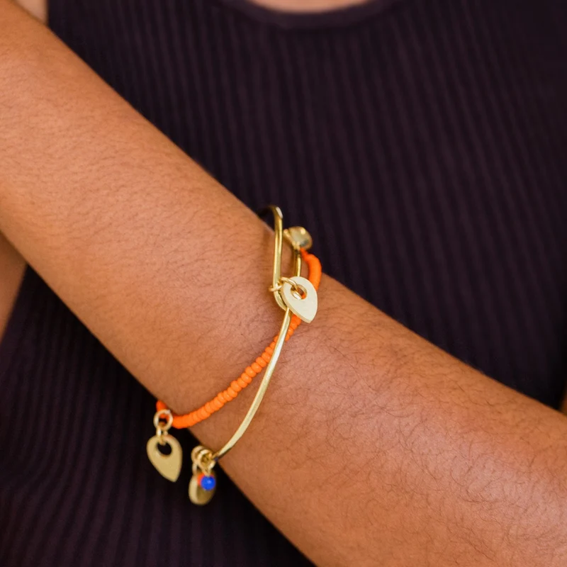 Charity Armband: Ein Zeichen gegen Gewalt an Frauen