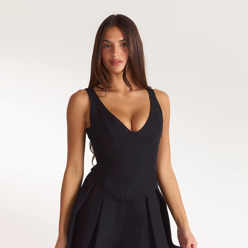 Tailliertes V-Ausschnitt-Top - Schwarz