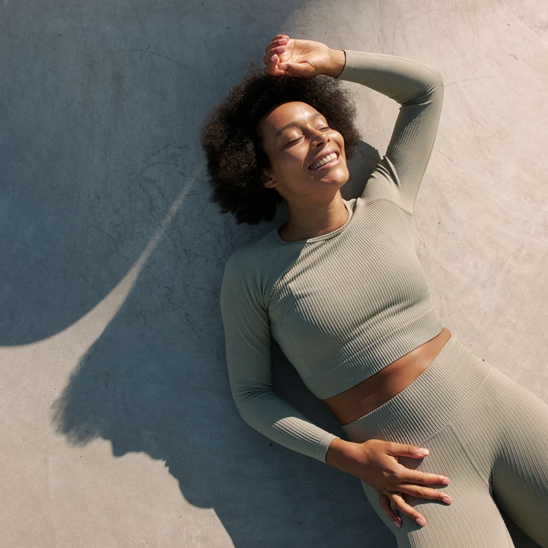 Geripptes Sportshirt langarm Damen | Schwarz