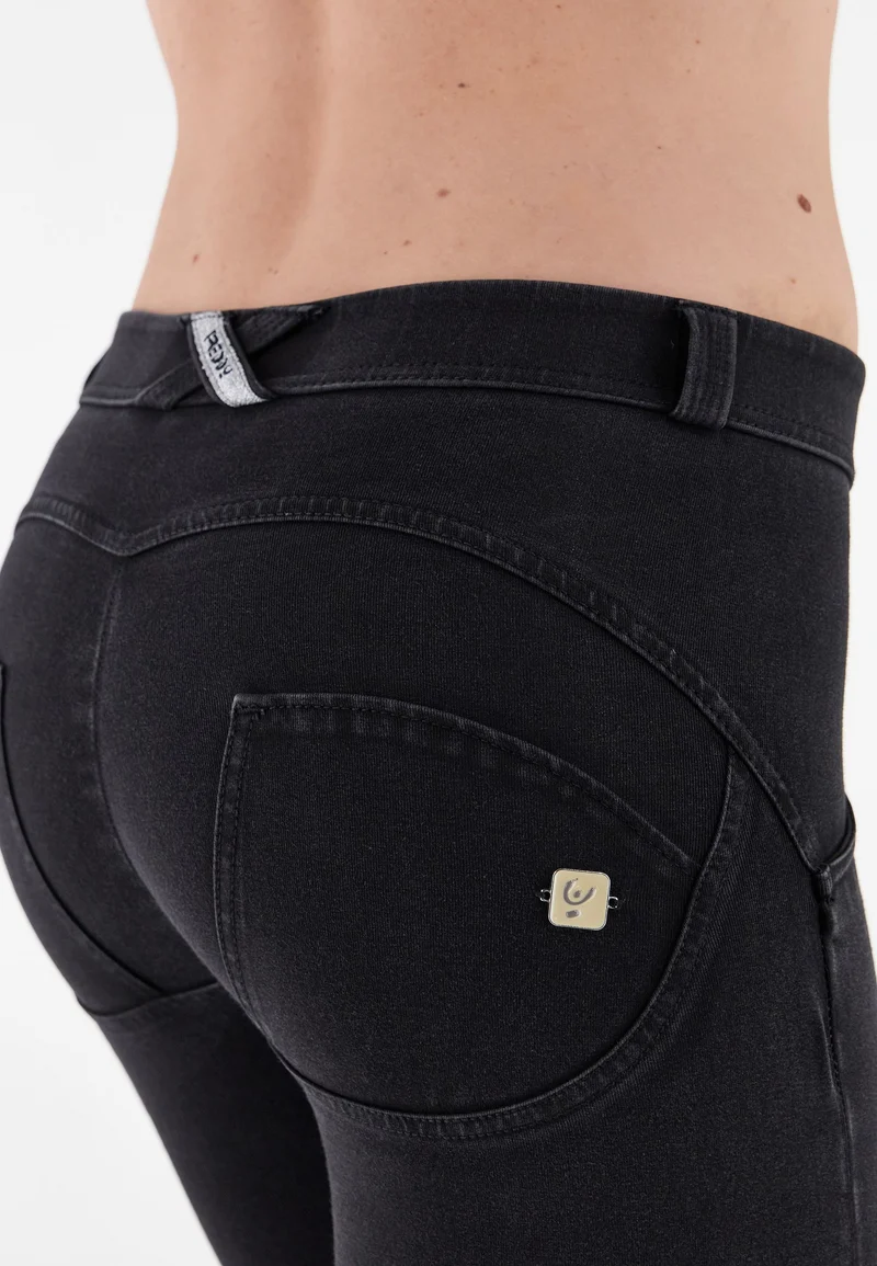 WR.UP Push-Up Regular Waist Skinny 7/8 Denim Jeans - Denim Black - Black Seam