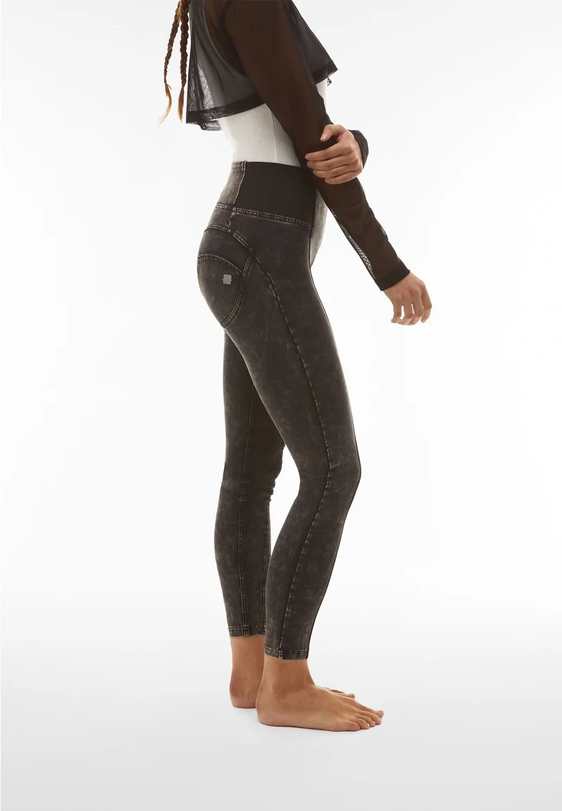 WR.UP Push-Up High Waist Skinny Vegan Leather Pant Python Style - Black