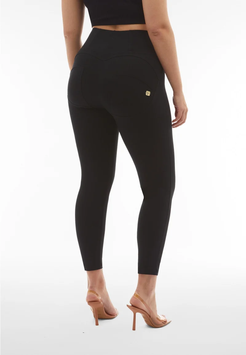 WR.UP Push-Up High Waist Skinny 7/8 Pants - Black