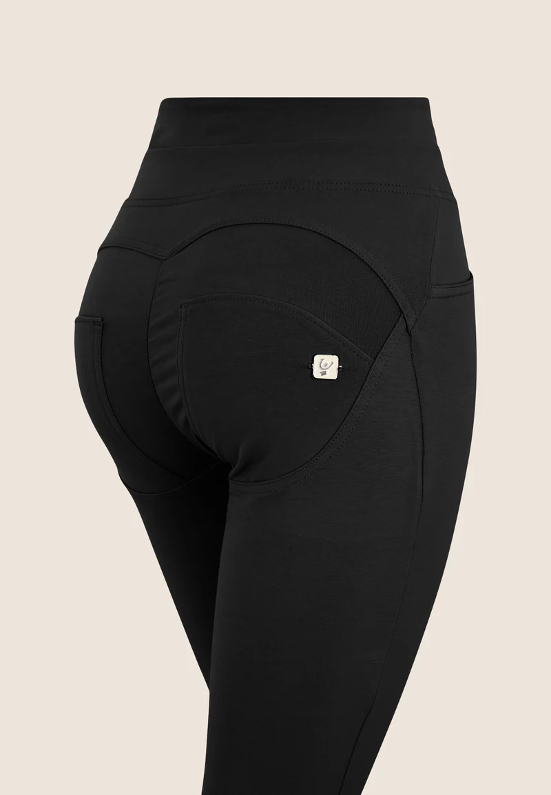 WR.UP Push-Up High Waist Skinny Capri Pants - Black
