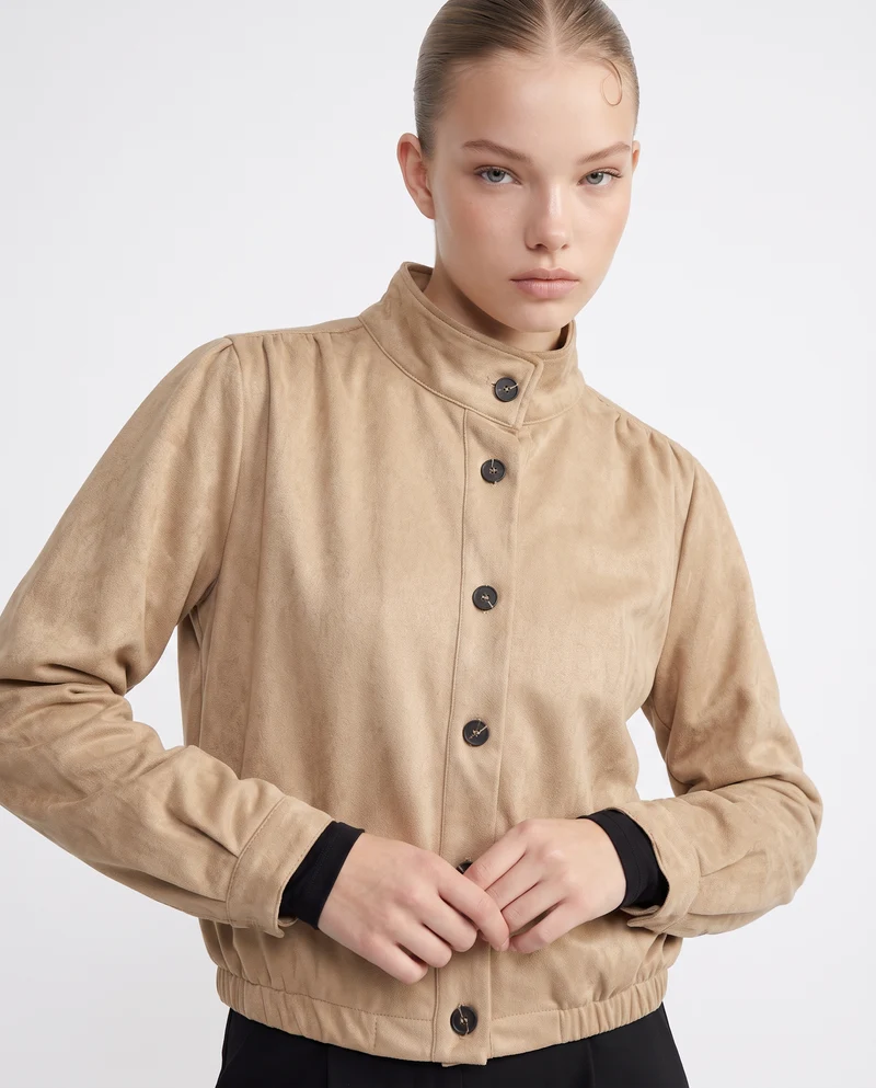 Giubbotto corto con elastico sul fondo e bottoni - Beige