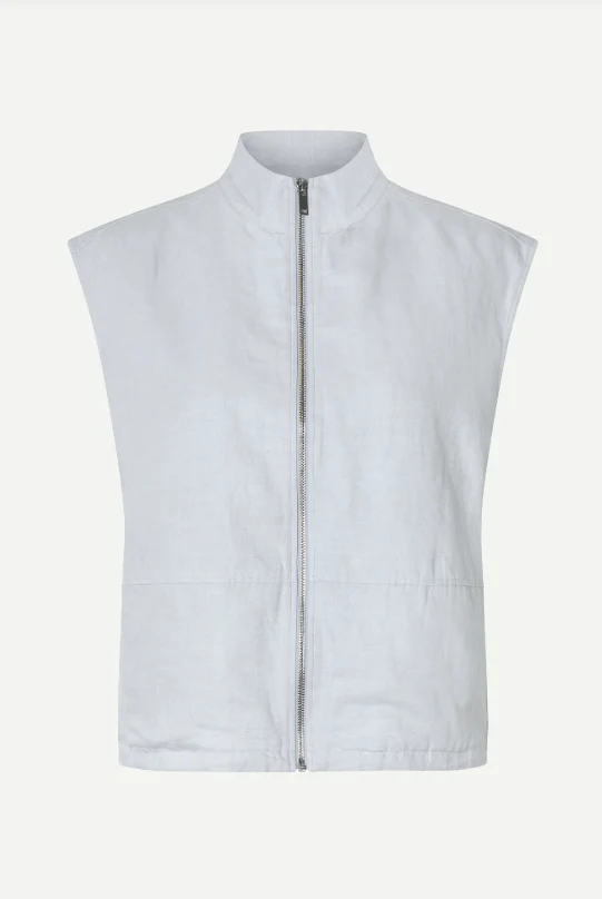 Sakaila Vest