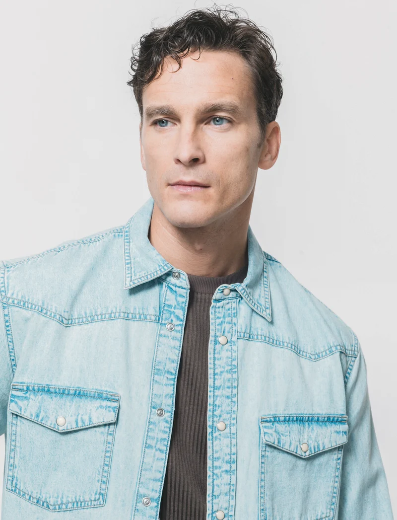 Camicia denim regular fit con tasche - Denim chiaro