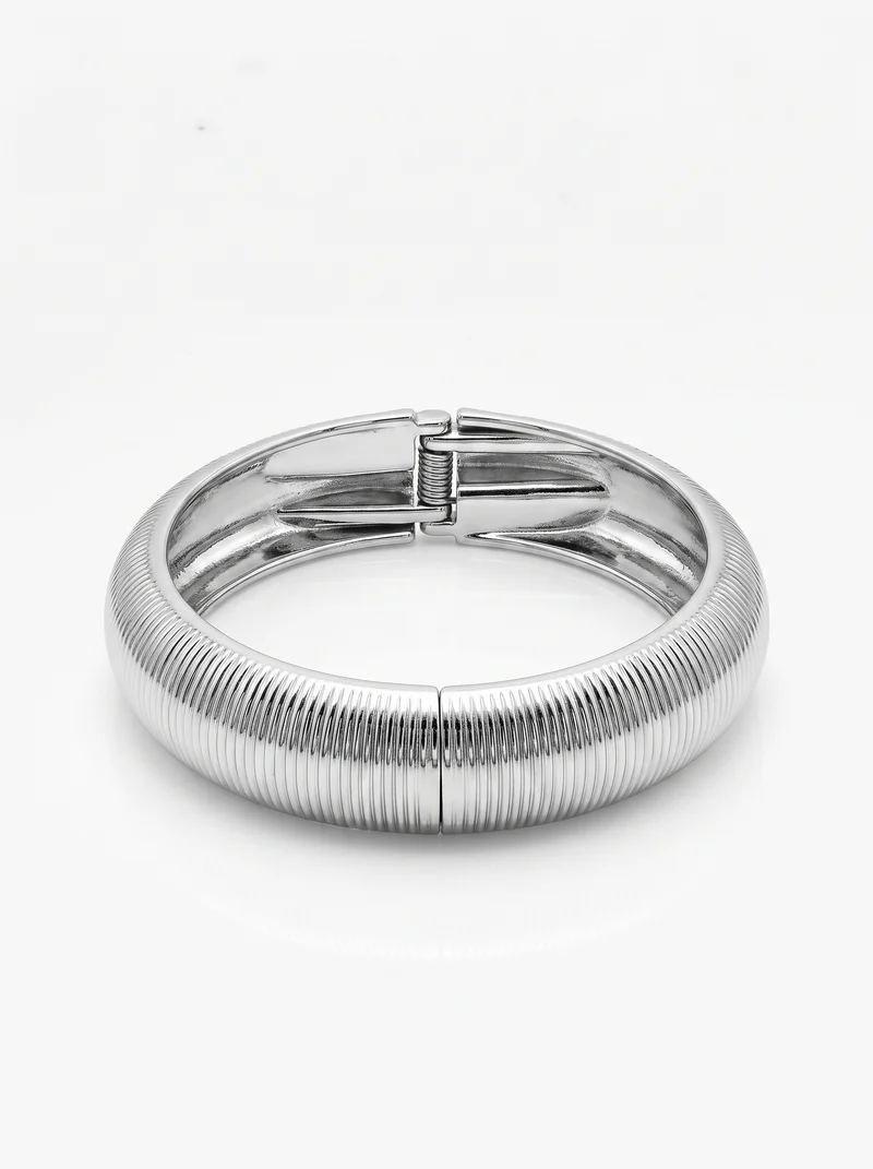 Bracciale rigido con striature eleganti - Argento