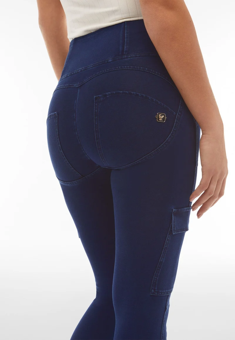 WR.UP Push-Up High Waist Skinny 7/8 Pant With Cargo Pockets - Denim Dark Blue - Blue Seam