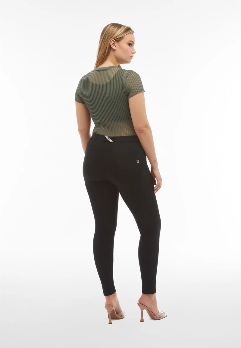 WR.UP Core Push-Up Regular Waist Skinny 7/8 Pants - Black