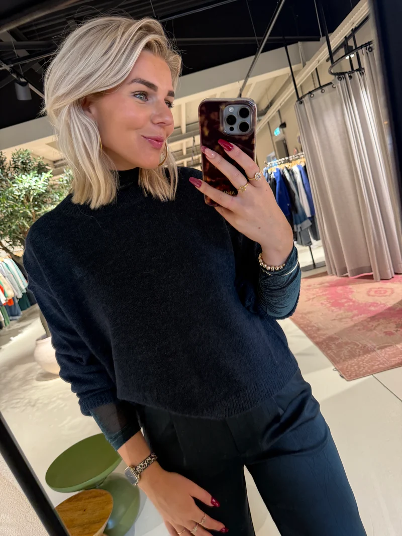 Ariama crewneck sweater