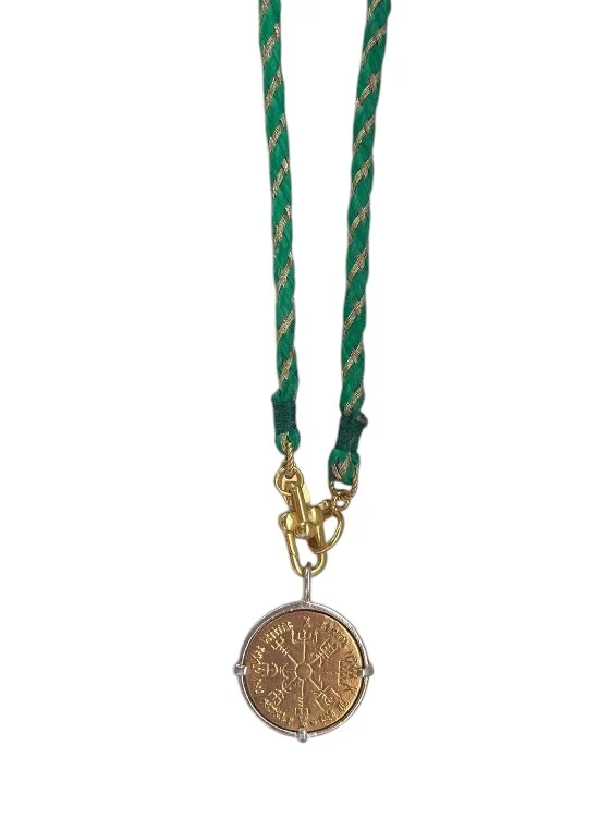 Ketting groen touw met munt bedel