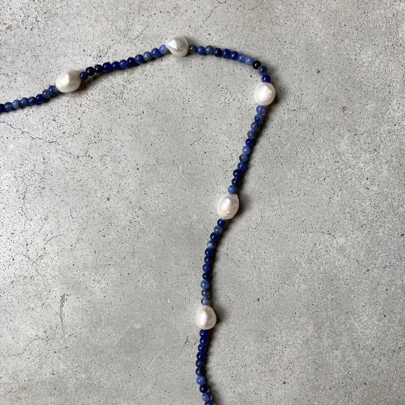 Lapis lazuli stones with pearls