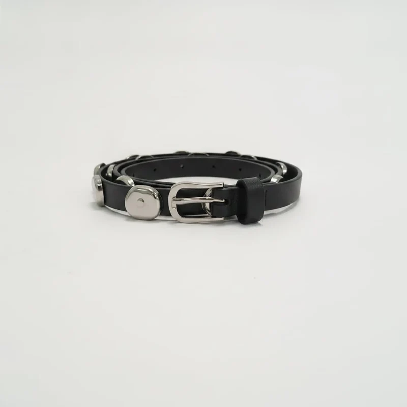 Cintura suede con borchie martellate - Nero