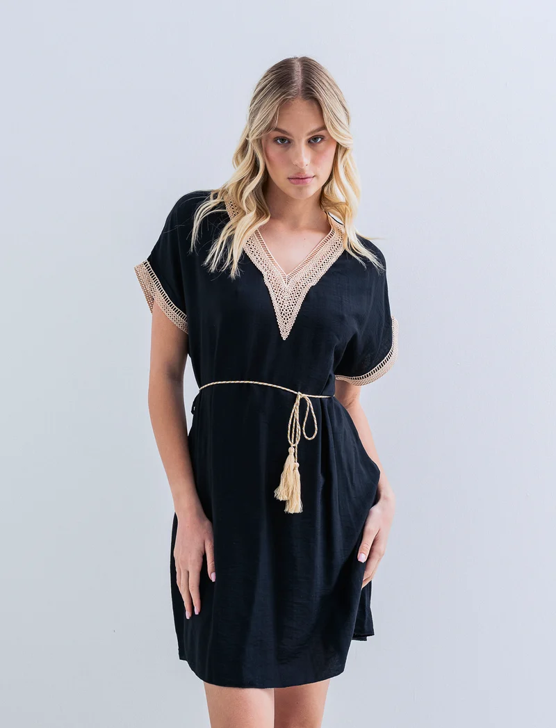 Vestito con cintura e passamaneria - Nero