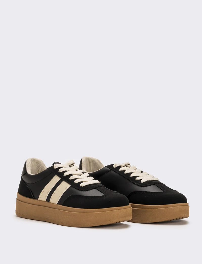 Sneakers con plateau da donna - Nero