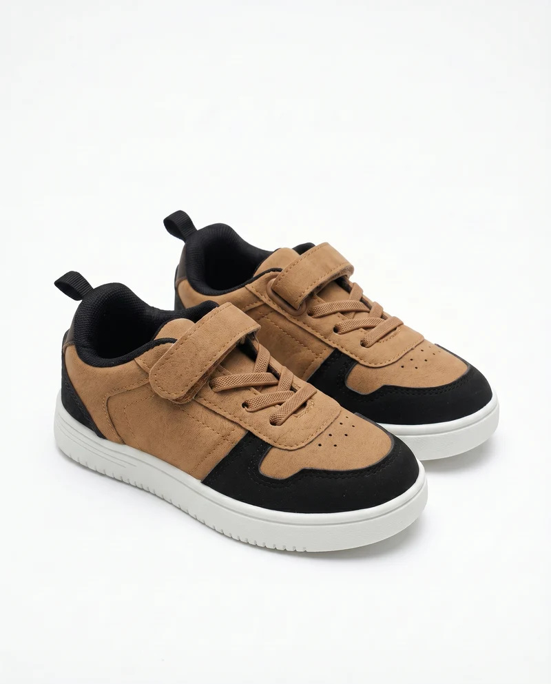 Sneakers camel con riporti neri e strappo - Cammello
