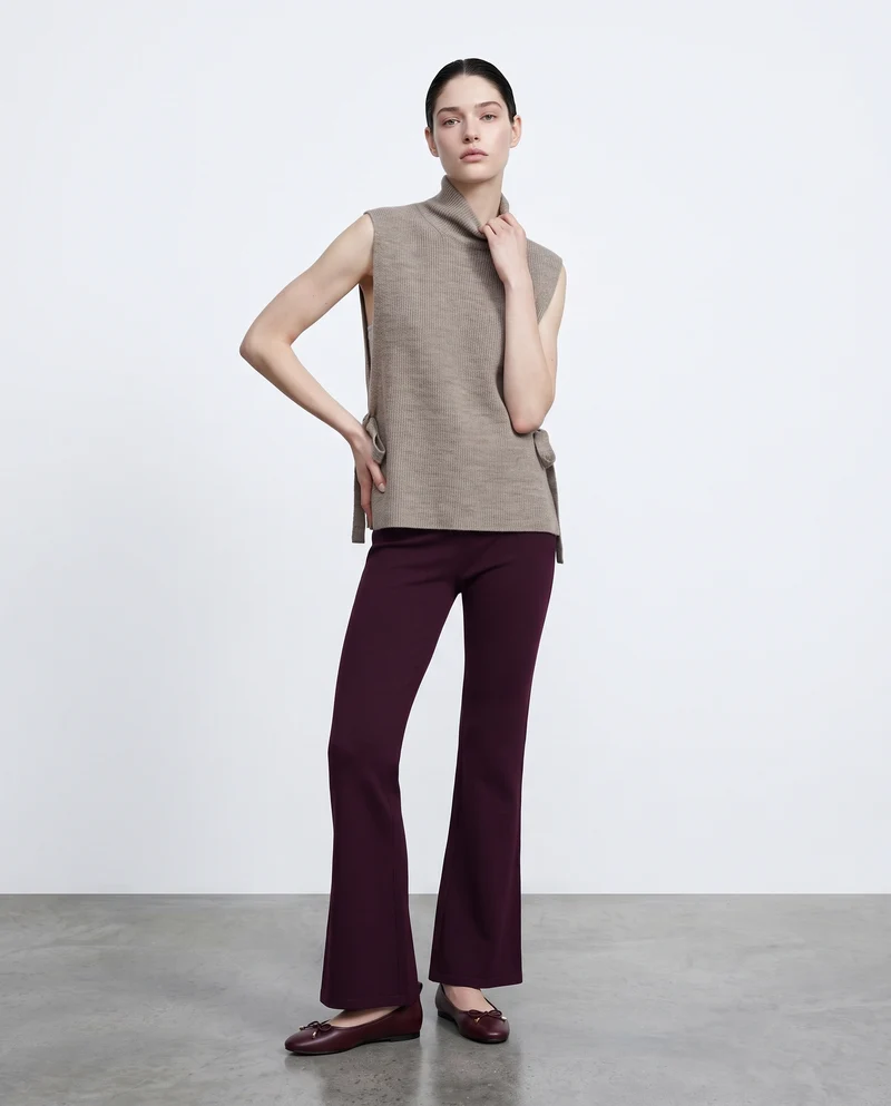 Maglia smanicata a collo alto con fiocco - Beige grano