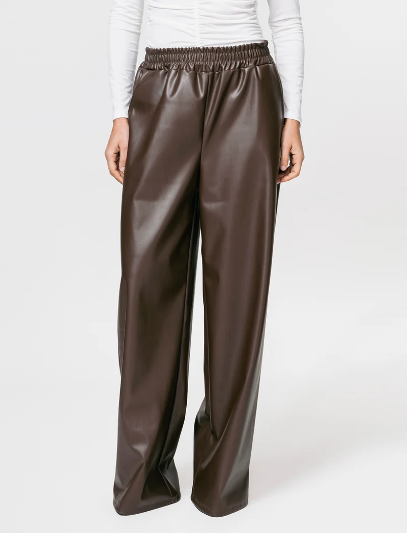 Pantalone palazzo con elastico in vita in ecopelle - Moro