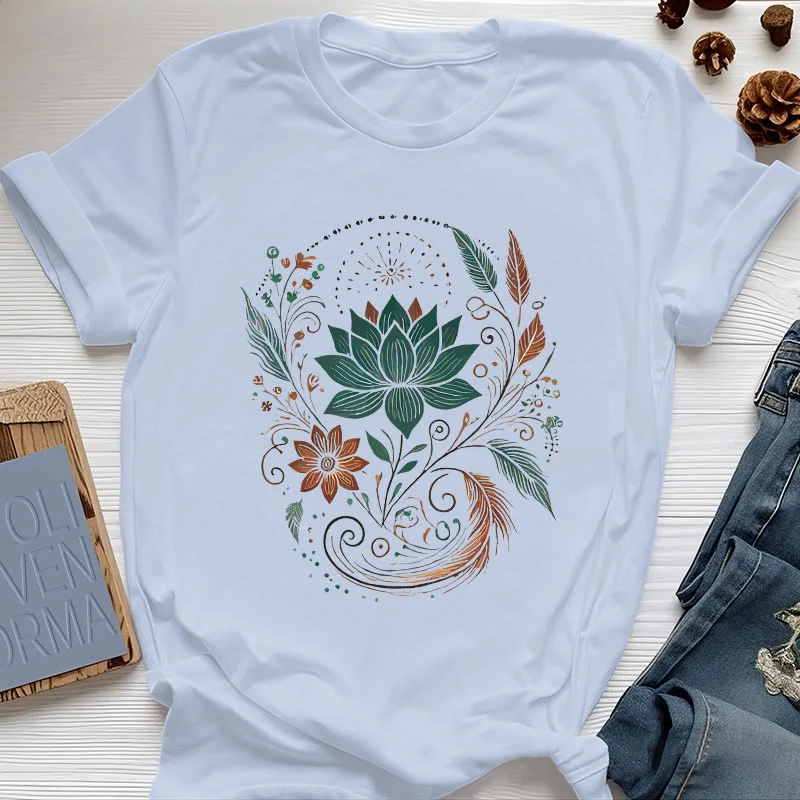 Olivenorma Yoga-T-Shirt aus Baumwolle mit Lotusblüten und Blättern