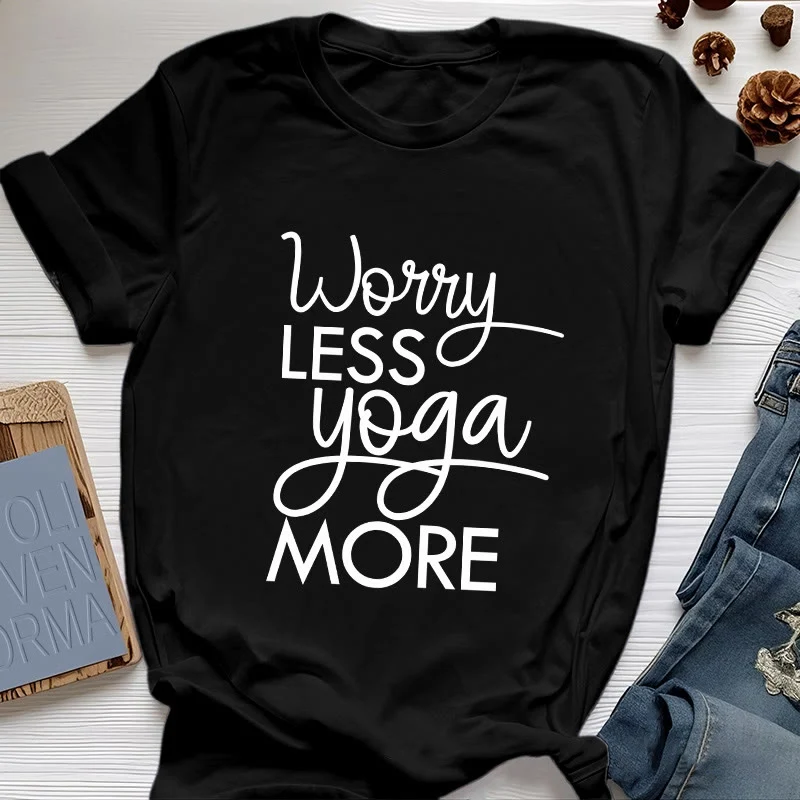 Olivenorma Yoga-T-Shirt mit dem Aufdruck „Worry Less, Yoga More“