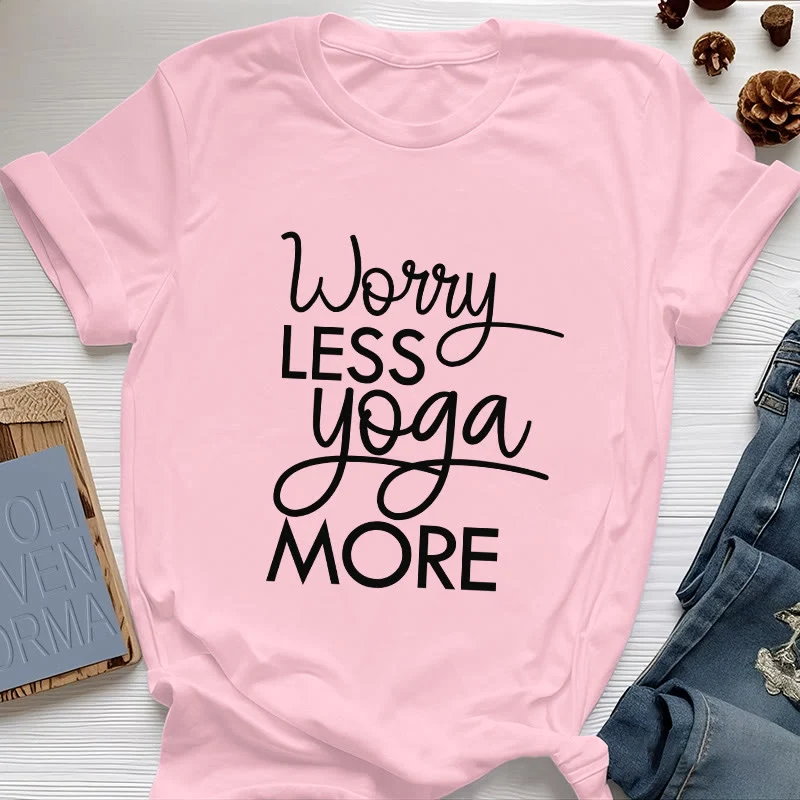 Olivenorma Yoga-T-Shirt mit dem Aufdruck „Worry Less, Yoga More“