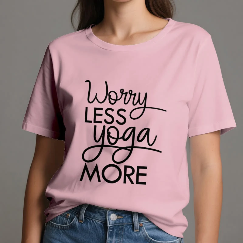 Olivenorma Yoga-T-Shirt mit dem Aufdruck „Worry Less, Yoga More“