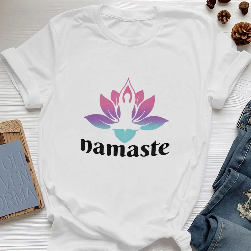 Olivenorma – T-Shirt aus Baumwolle mit „Namaste Lotus“-Print