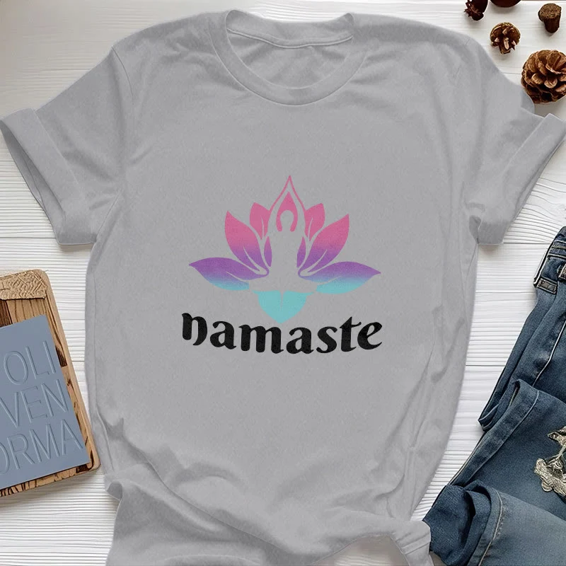 Olivenorma – T-Shirt aus Baumwolle mit „Namaste Lotus“-Print