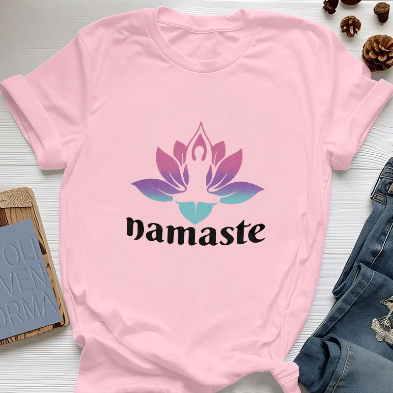 Olivenorma – T-Shirt aus Baumwolle mit „Namaste Lotus“-Print