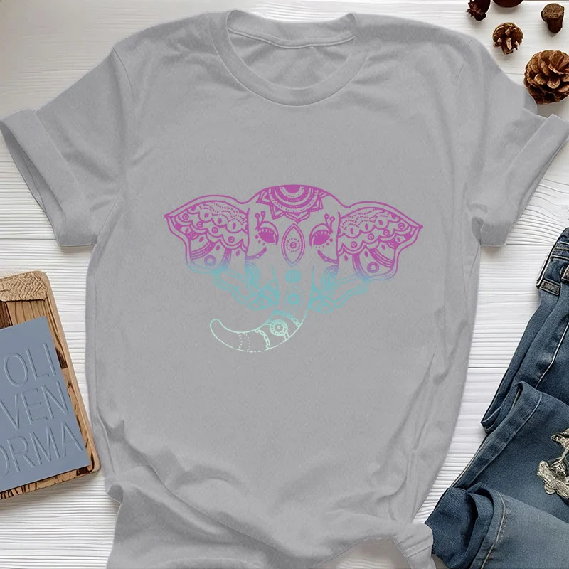 Olivenorma – Baumwoll-T-Shirt mit mystischem Elefanten-Mandala