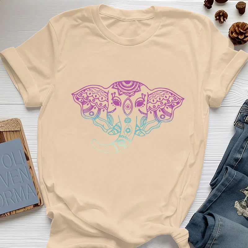 Olivenorma – Baumwoll-T-Shirt mit mystischem Elefanten-Mandala