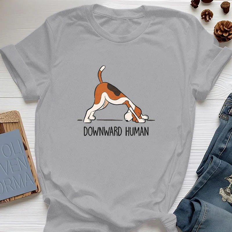 Olivenorma Yoga-T-Shirt mit abwärts gerichtetem Menschenmotiv