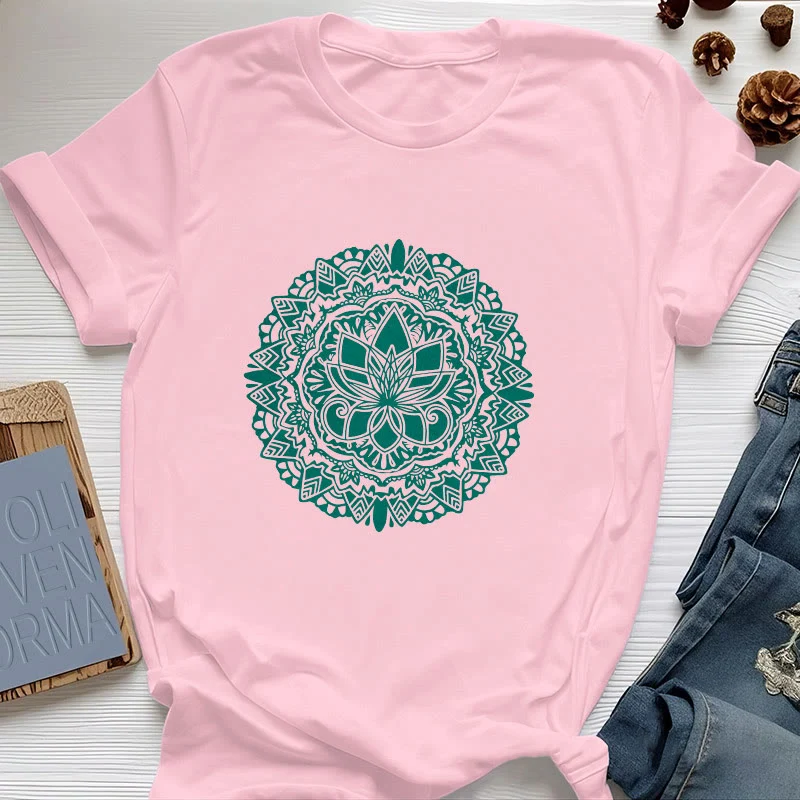 Olivenorma – T-Shirt mit grünem Lotus-Print