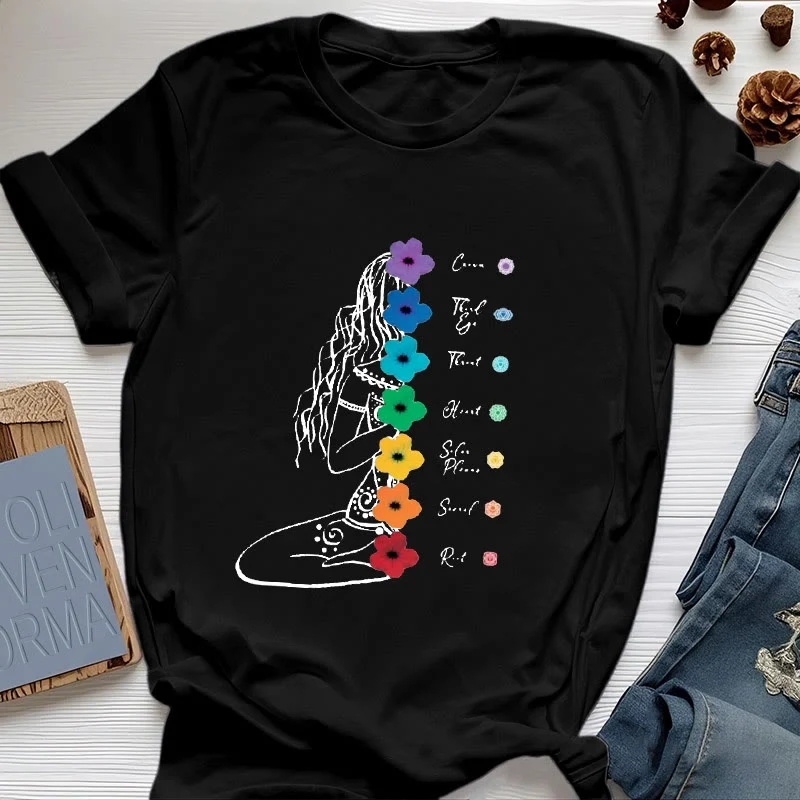 Olivenorma Meditationsmädchen 7 Chakra-Blumen T-Shirt