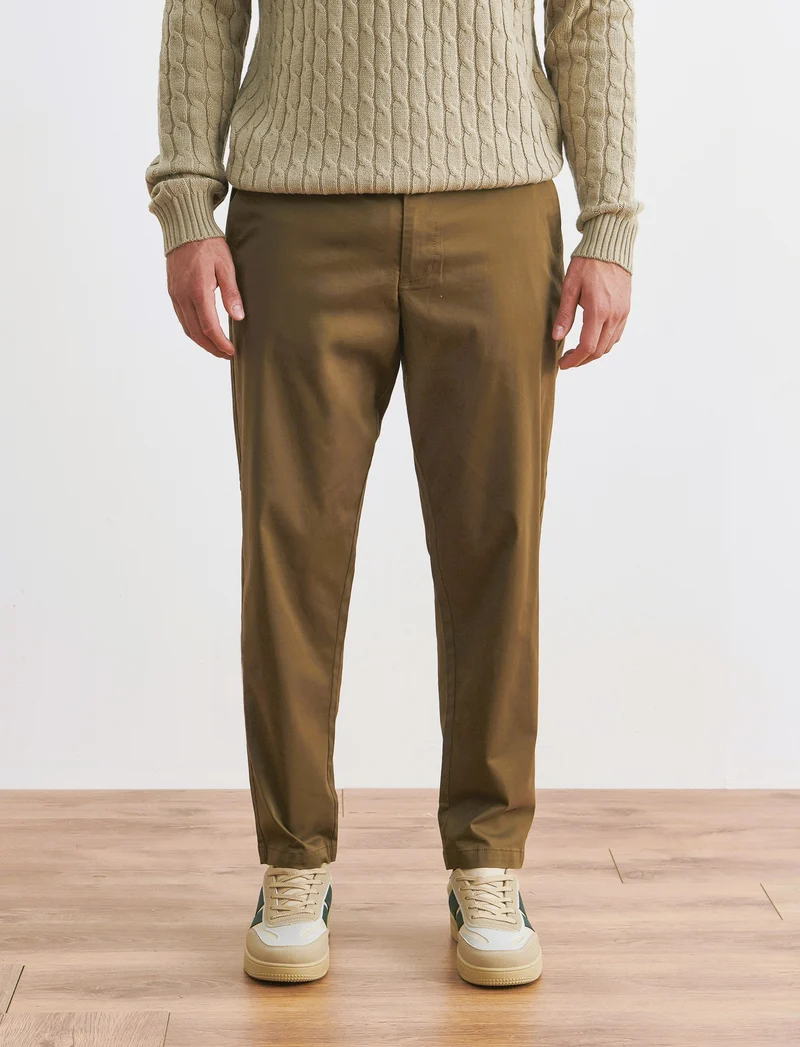 PANTALONI CHINO RELAXED TESSUTO PREMIUM - Grigio fango