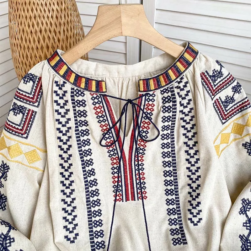 Olivenorma Damenhemd im Bohemian-Stil mit Stickerei und Laternenärmeln