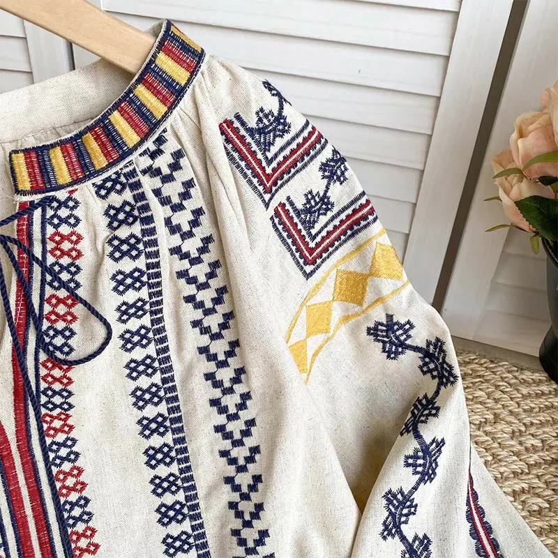 Olivenorma Damenhemd im Bohemian-Stil mit Stickerei und Laternenärmeln