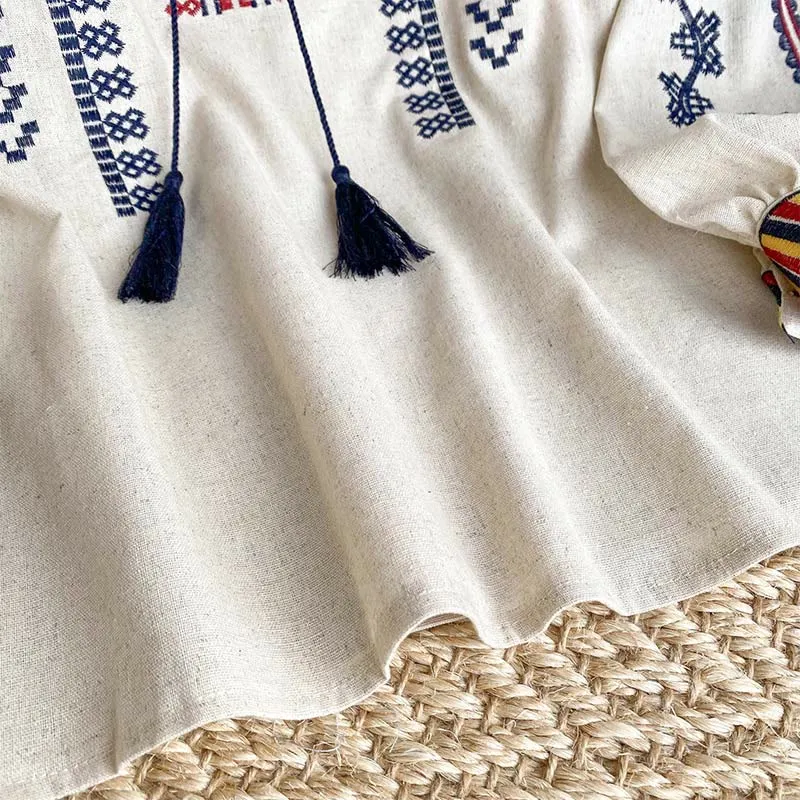 Olivenorma Damenhemd im Bohemian-Stil mit Stickerei und Laternenärmeln