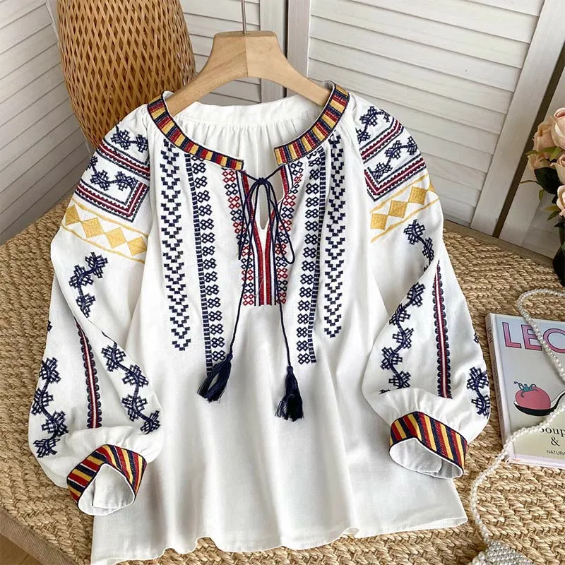 Olivenorma Damenhemd im Bohemian-Stil mit Stickerei und Laternenärmeln