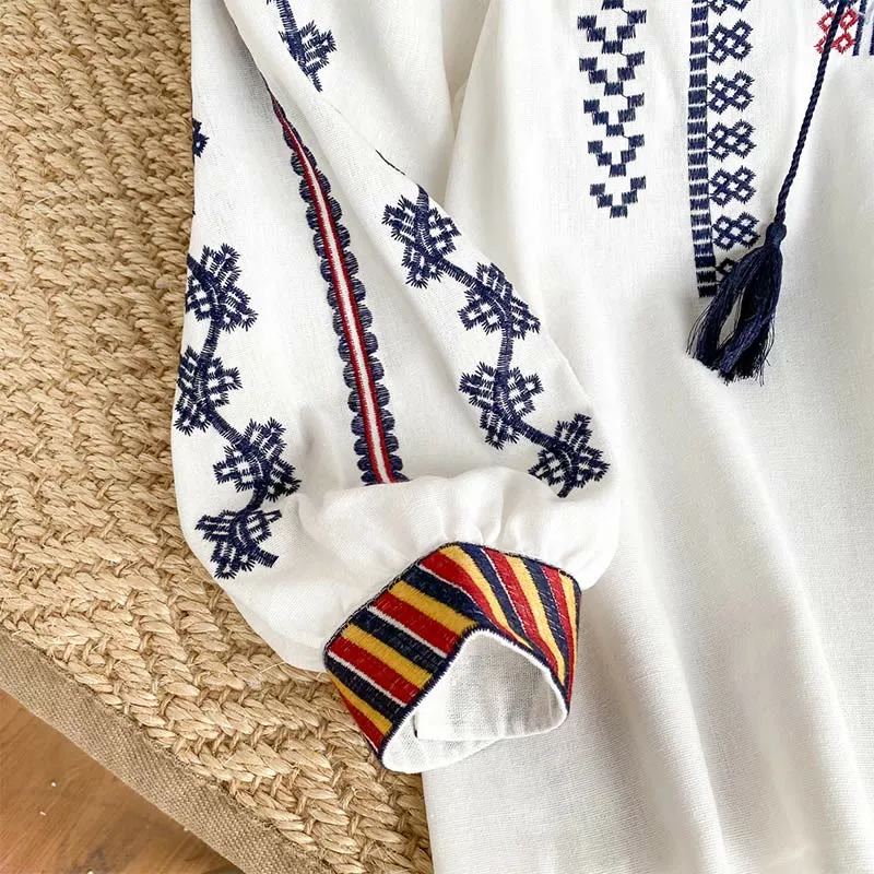 Olivenorma Damenhemd im Bohemian-Stil mit Stickerei und Laternenärmeln