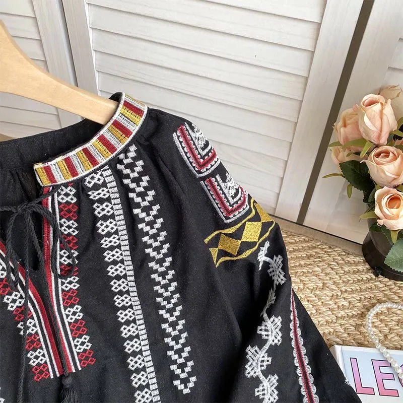Olivenorma Damenhemd im Bohemian-Stil mit Stickerei und Laternenärmeln