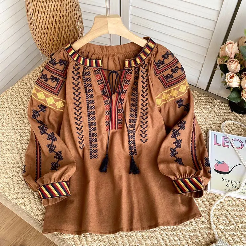 Olivenorma Damenhemd im Bohemian-Stil mit Stickerei und Laternenärmeln