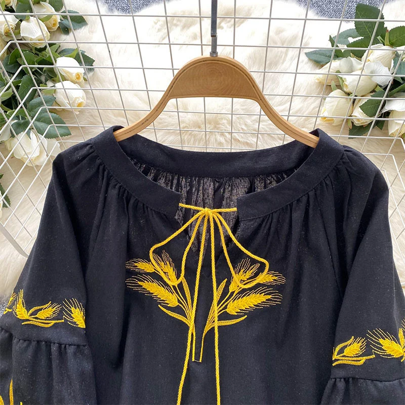 Olivenorma Damenhemd mit goldener Weizenähren-Stickerei