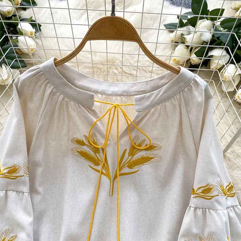 Olivenorma Damenhemd mit goldener Weizenähren-Stickerei