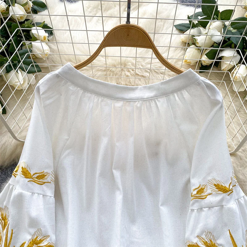 Olivenorma Damenhemd mit goldener Weizenähren-Stickerei