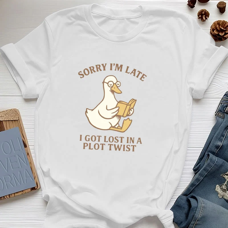 Olivenorma T-Shirt mit Aufschrift „Sorry I'm Late I Was Dilly Dallying“