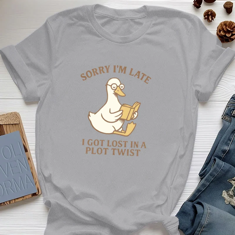 Olivenorma T-Shirt mit Aufschrift „Sorry I'm Late I Was Dilly Dallying“
