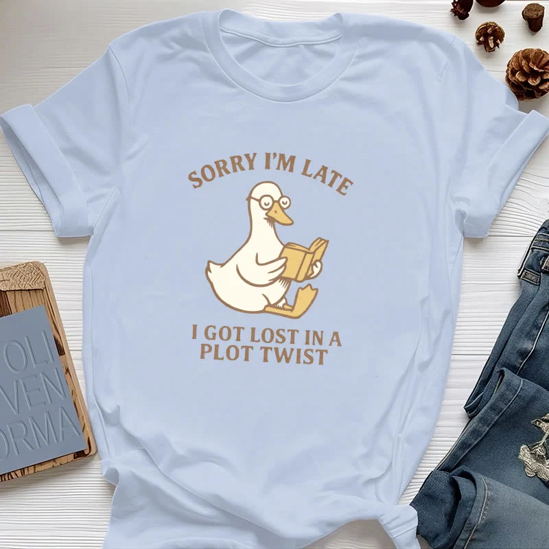 Olivenorma T-Shirt mit Aufschrift „Sorry I'm Late I Was Dilly Dallying“