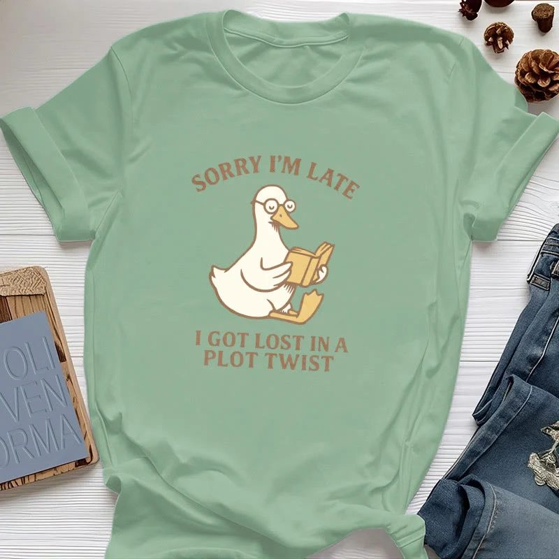 Olivenorma T-Shirt mit Aufschrift „Sorry I'm Late I Was Dilly Dallying“