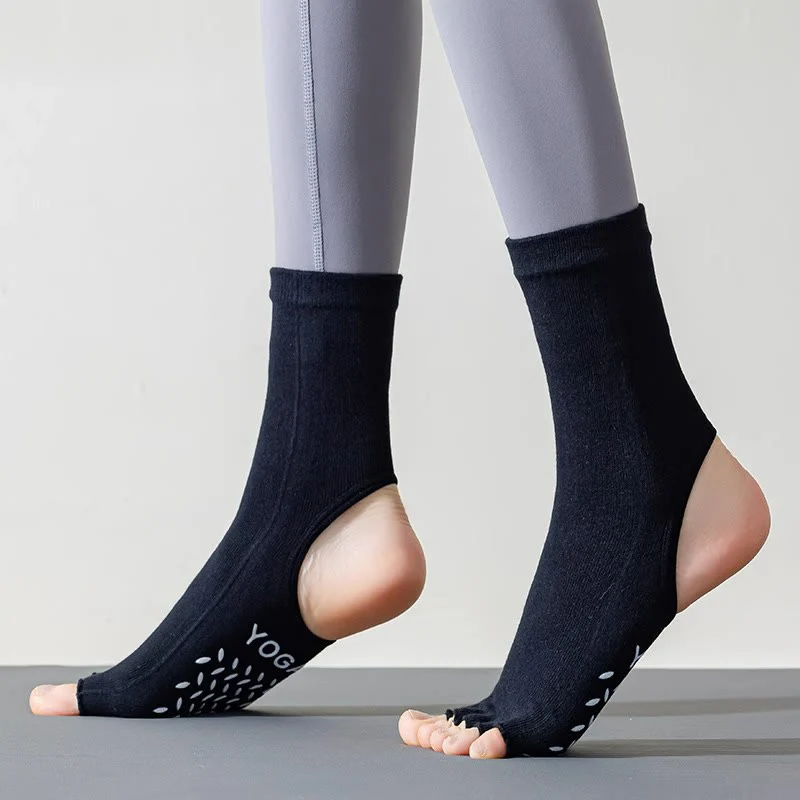 Olivenorma Damen-Pilatessocken mit rutschfestem Grip, atmungsaktiver Zehentrennung und stabilem Design für Studiotraining, offene Zehenpartie, Fünf-Zehen-Yogasocken